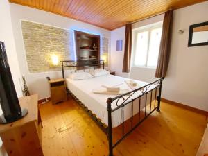 Postel nebo postele na pokoji v ubytování The Old Town Experience - next to Liston