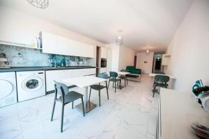 Kuchyň nebo kuchyňský kout v ubytování Go Exchange, Block D, Apt 6 Entire Unit