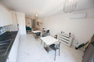 Kuchyň nebo kuchyňský kout v ubytování Go Exchange, Block D, Apt 6 Entire Unit