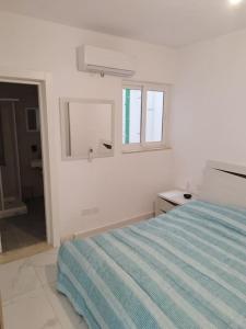 Postel nebo postele na pokoji v ubytování Go Exchange, Block D, Apt 6 Entire Unit