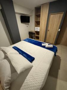 Postel nebo postele na pokoji v ubytování HOTEL MEDELLIN CENTRAL