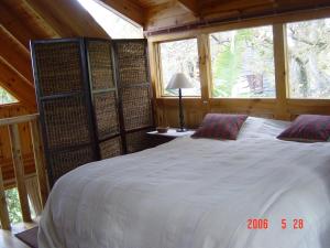 a bedroom with a large bed in a cabin at Log Villa in Cape Town