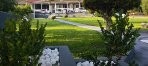 Gallery image of Garlis Apartments in Psakoudia +33 photos