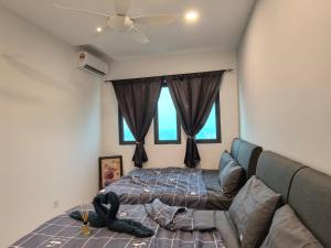 Postel nebo postele na pokoji v ubytování Sky Suite Meritus Residence in Perai