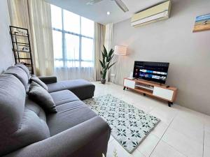 TV a/nebo společenská místnost v ubytování Kinrara Puchong Bukit Jalil Sunway 3 bedroom condo comes with 2 parking
