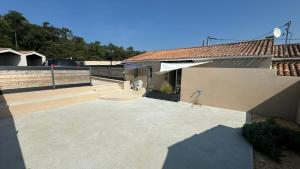 Fotografia z galérie ubytovania Maison 80m2 entièrement rénovée à 1,5km de la plage des Conches v destinácii Longeville-sur-Mer