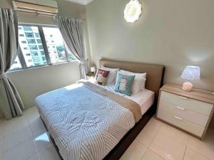 Postel nebo postele na pokoji v ubytování Kinrara Puchong Bukit Jalil Sunway 3 bedroom condo comes with 2 parking