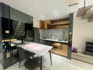 Kuchyňa alebo kuchynka v ubytovaní Zhongshan Perth Hotel Apartment - Shiqi Wanxianghui Branch