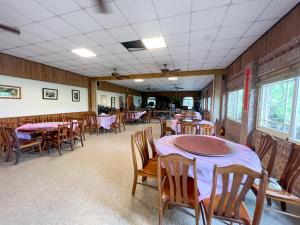 Un restaurante u otro lugar para comer en Xianshan Homestay