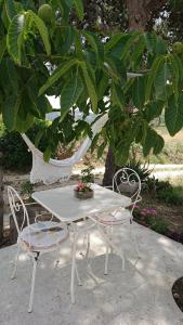 Vonkajšia záhrada v ubytovaní Helimos B&B with Segesta Temple view near Castellammare del Golfo