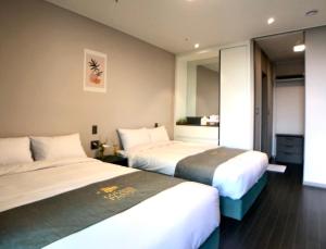 Postel nebo postele na pokoji v ubytování Golden Planet Hotel-Pyeongtaek Godeck + 37 fotografií