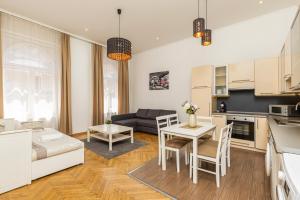 Kuchyňa alebo kuchynka v ubytovaní Real Apartments Révay