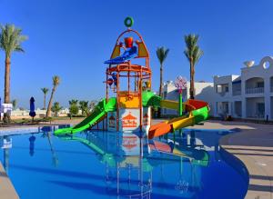 Басейн в Renaissance Sharm El Sheikh Golden View Beach Resort або поблизу
