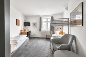 Ένα ή περισσότερα κρεβάτια σε δωμάτιο στο Hotel Garni