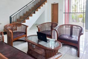 Χώρος καθιστικού στο Cemara House Syariah RedPartner