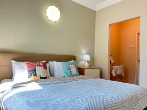 Postel nebo postele na pokoji v ubytování Kinrara Puchong Bukit Jalil Sunway 3 bedroom condo comes with 2 parking