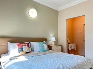 Postel nebo postele na pokoji v ubytování Kinrara Puchong Bukit Jalil Sunway 3 bedroom condo comes with 2 parking