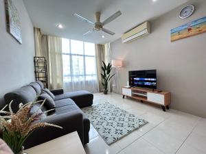 TV a/nebo společenská místnost v ubytování Kinrara Puchong Bukit Jalil Sunway 3 bedroom condo comes with 2 parking