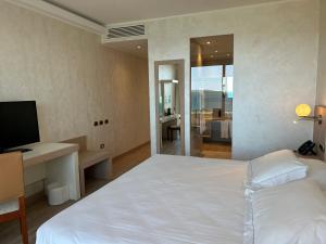 Letto o letti in una camera di Smy Carlos V Wellness & Spa Alghero