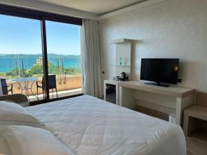 Letto o letti in una camera di Smy Carlos V Wellness & Spa Alghero