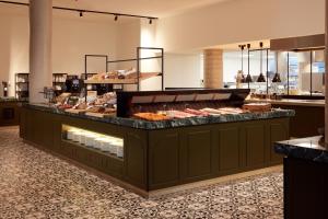 Comida no hotel ou em algum lugar perto