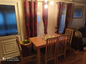 ポン・タヴェンにあるMobil-home anglais 3 chambresのギャラリーの写真