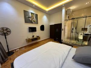 Giường trong phòng chung tại Atlantic Experiences, Garki, Abuja