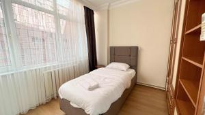 Postel nebo postele na pokoji v ubytování Heaven Down Town Apartment