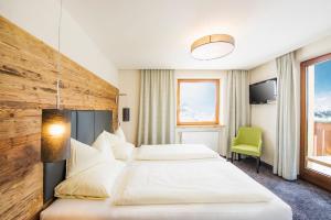 Łóżko lub łóżka w pokoju w obiekcie Mooshaus Winterresort