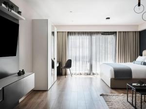 Postel nebo postele na pokoji v ubytování AVA Residences Athens Riviera