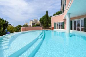a large swimming pool in the backyard of a house at Villa Chioma by Mmega in Chioma