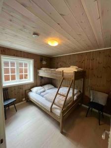 a room with a bunk bed in a house at Leilighet Overøye Hyttegrend in Stordal