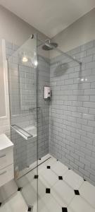 Ένα μπάνιο στο HomeComfort Apartament DeLux +7 φωτογραφίες