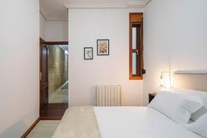 Postel nebo postele na pokoji v ubytování Con encanto en el casco antiguo by CABANA Rentals