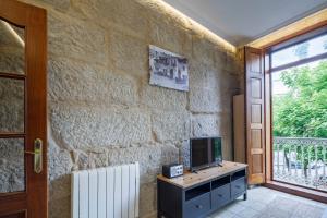 TV a/nebo společenská místnost v ubytování Con encanto en el casco antiguo by CABANA Rentals