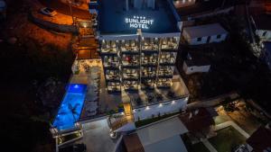 Bazén v ubytování Sunlight Hotel nebo v jeho okolí