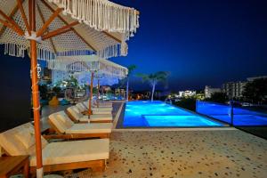 Bazén v ubytování Sunlight Hotel nebo v jeho okolí