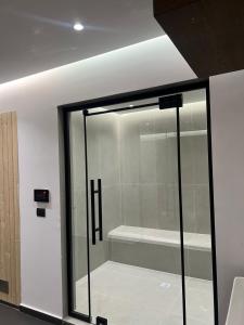 Black Diamond Hotel Dhermi的一间浴室