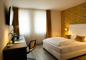 Ein Bett oder Betten in einem Zimmer der Unterkunft Hotel Ottheinrich