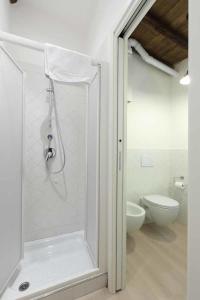 A bathroom at Ricky Rooms