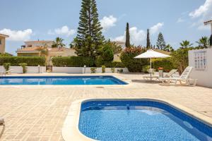 Bazén v ubytování Danaos Seaside Suite 104 with Pool in Tourist Area nebo v jeho okolí