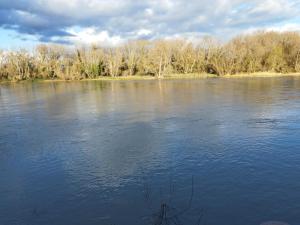 Blick auf einen Fluss in der Nähe der Pension