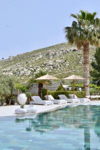 Bazén v ubytování Caesars Gardens Hotel & Spa - Adults Only nebo v jeho okolí