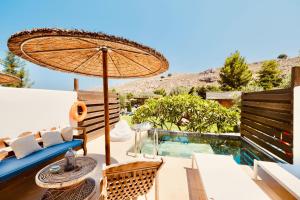 Bazén v ubytování Caesars Gardens Hotel & Spa - Adults Only nebo v jeho okolí