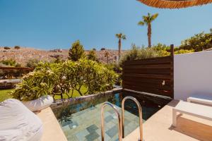 Bazén v ubytování Caesars Gardens Hotel & Spa - Adults Only nebo v jeho okolí