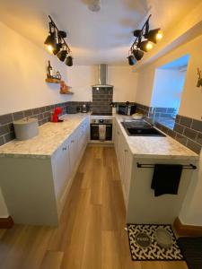 Dapur atau dapur kecil di Fettlers Cottage, Cumbria