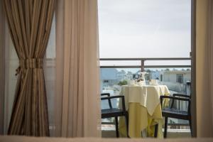 Balkón alebo terasa v ubytovaní Manousos City Hotel