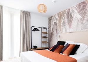 Postel nebo postele na pokoji v ubytování Hôtel Le Ribéral