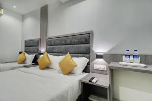 Postel nebo postele na pokoji v ubytování Hotel Isra International, BKC