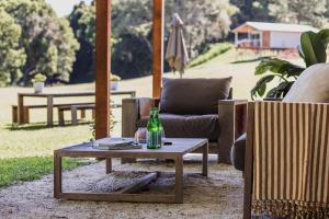 Κήπος έξω από το BRAND NEW Luxury Hinterland Cabin Flowing Creek2